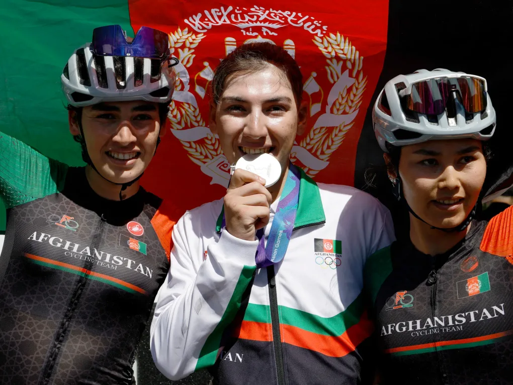 Afghan cyclist who escaped Taliban wins Asian Games silver medal