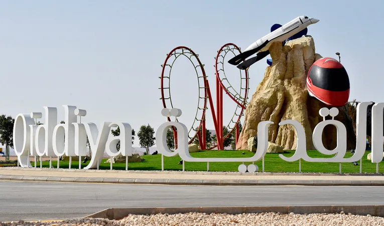 Saudi businesses shower family with gifts after viral security alert video